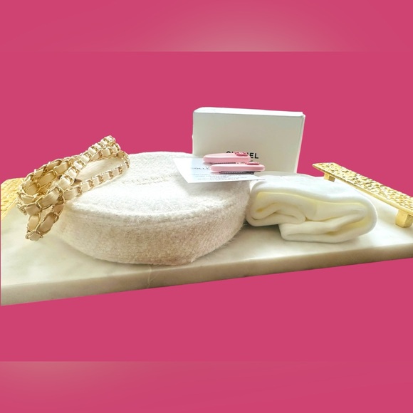 CHANEL Valentine Beauty Bundle Fuzzy Crossbody Pouch Headband Clips New - Picture 4 of 9